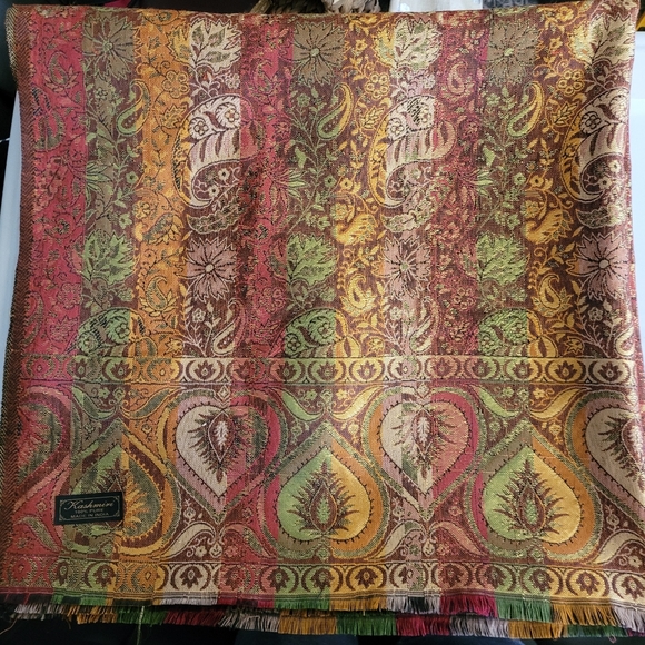 India Wrap/Shawl - Picture 2 of 6